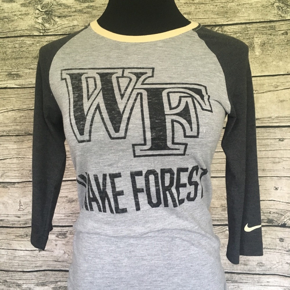 Small Nike slim fit Wake Forest raglan t